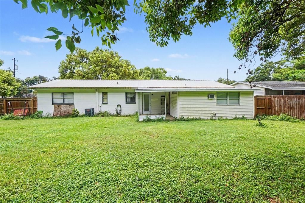 For Sale: $240,000 (4 beds, 2 baths, 1664 Square Feet)