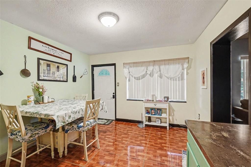 For Sale: $240,000 (4 beds, 2 baths, 1664 Square Feet)