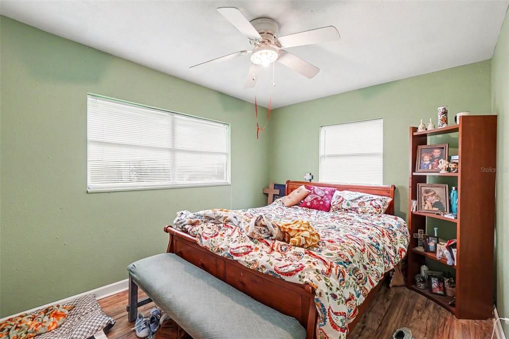 For Sale: $240,000 (4 beds, 2 baths, 1664 Square Feet)