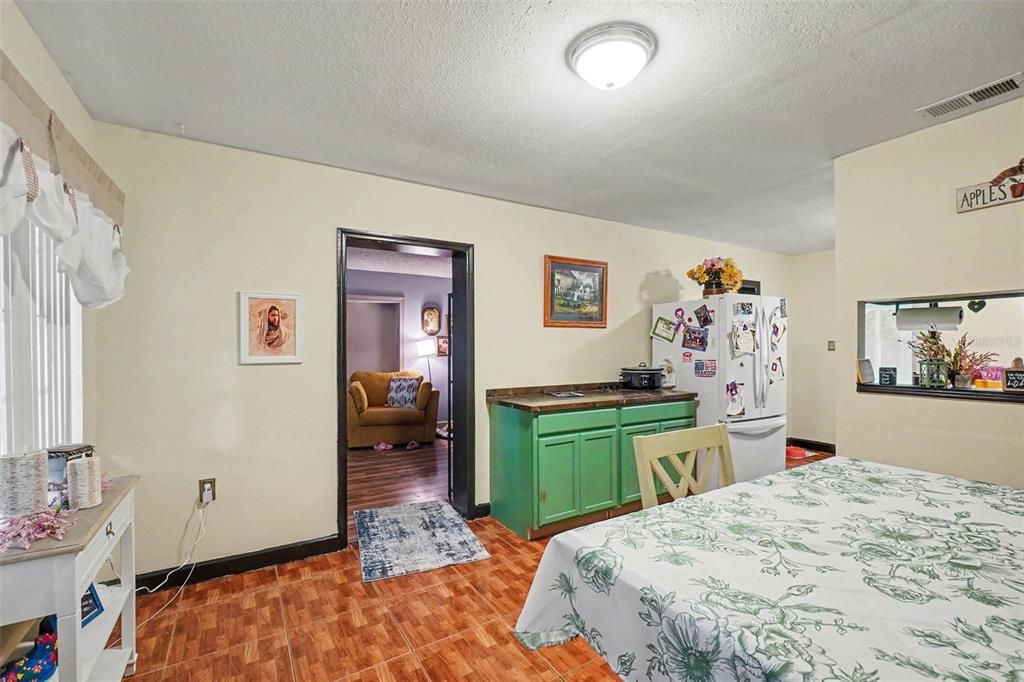 For Sale: $240,000 (4 beds, 2 baths, 1664 Square Feet)
