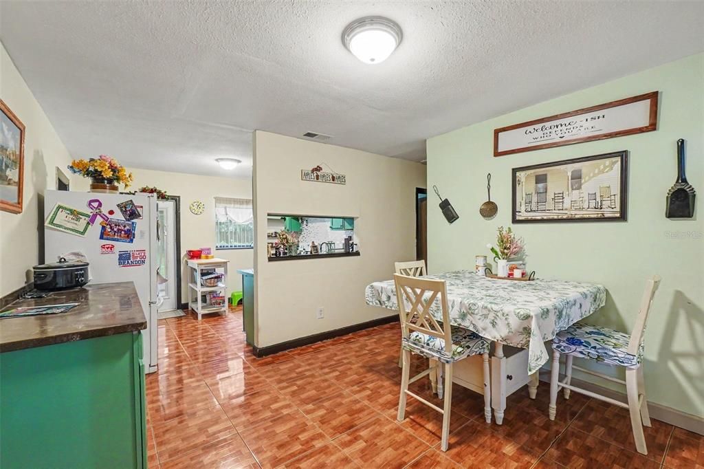 For Sale: $240,000 (4 beds, 2 baths, 1664 Square Feet)
