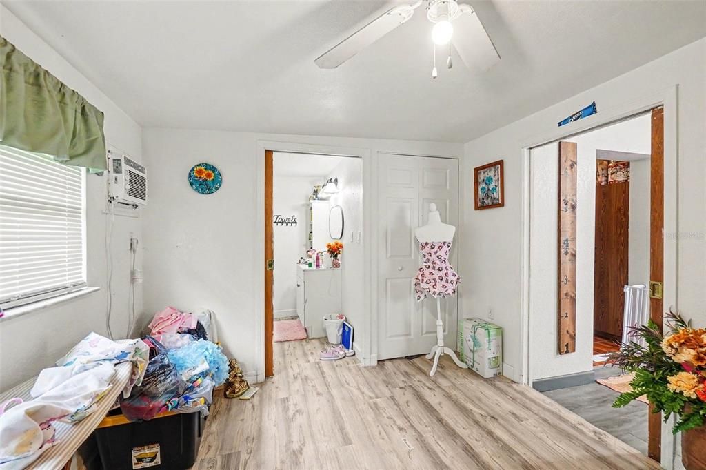 For Sale: $240,000 (4 beds, 2 baths, 1664 Square Feet)