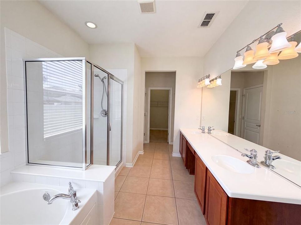 En Venta: $655,000 (4 camas, 2 baños, 2745 Pies cuadrados)