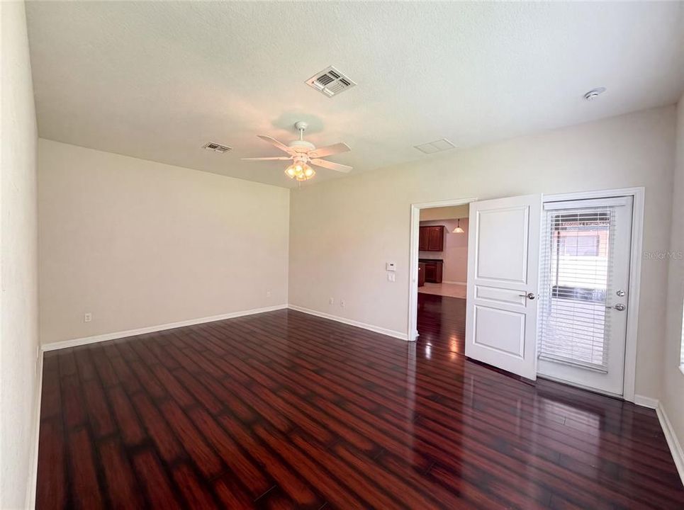 En Venta: $655,000 (4 camas, 2 baños, 2745 Pies cuadrados)