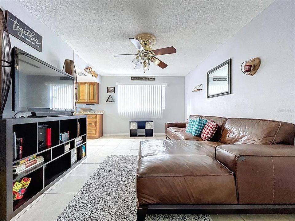 For Sale: $400,000 (3 beds, 2 baths, 1457 Square Feet)