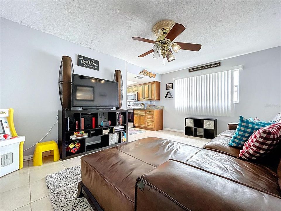 For Sale: $400,000 (3 beds, 2 baths, 1457 Square Feet)