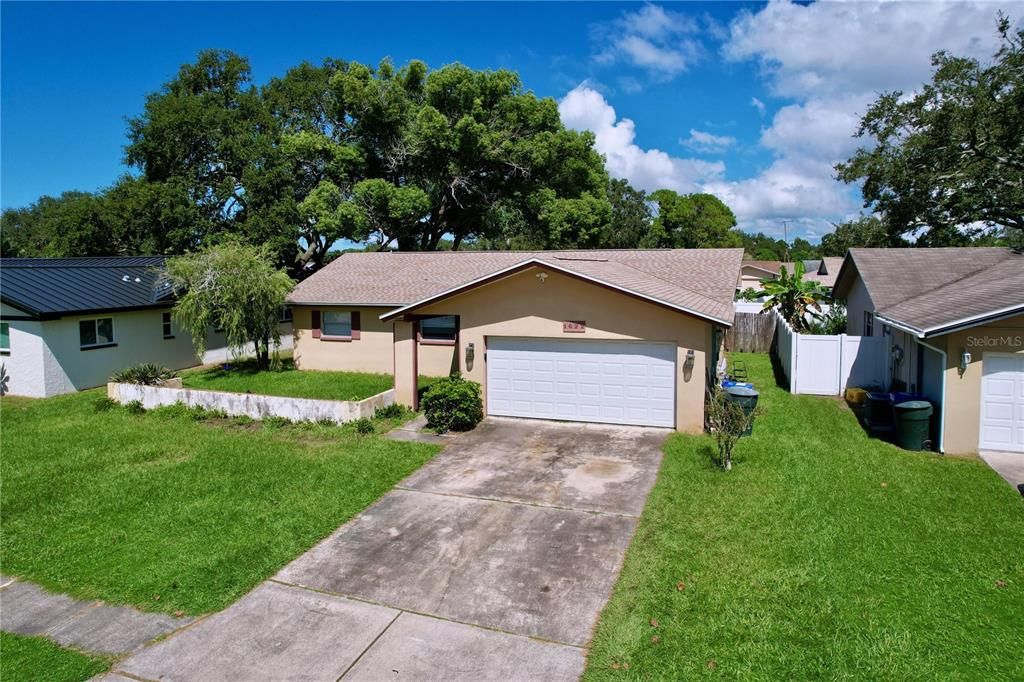For Sale: $400,000 (3 beds, 2 baths, 1457 Square Feet)
