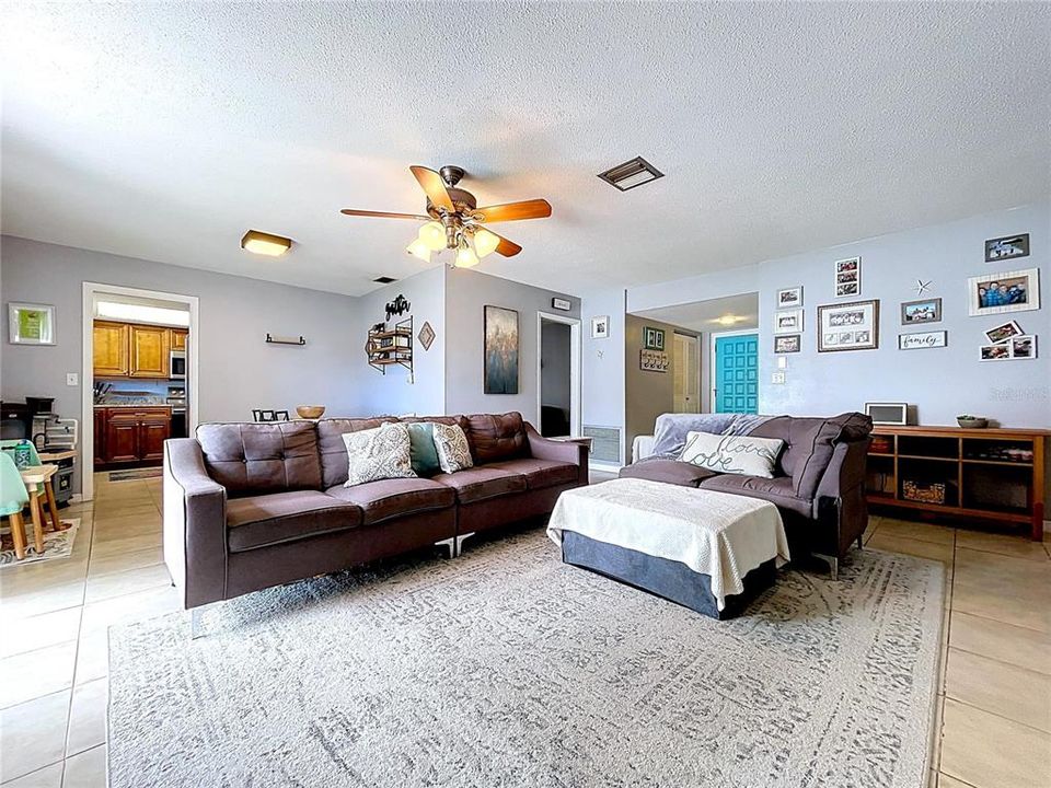 For Sale: $400,000 (3 beds, 2 baths, 1457 Square Feet)