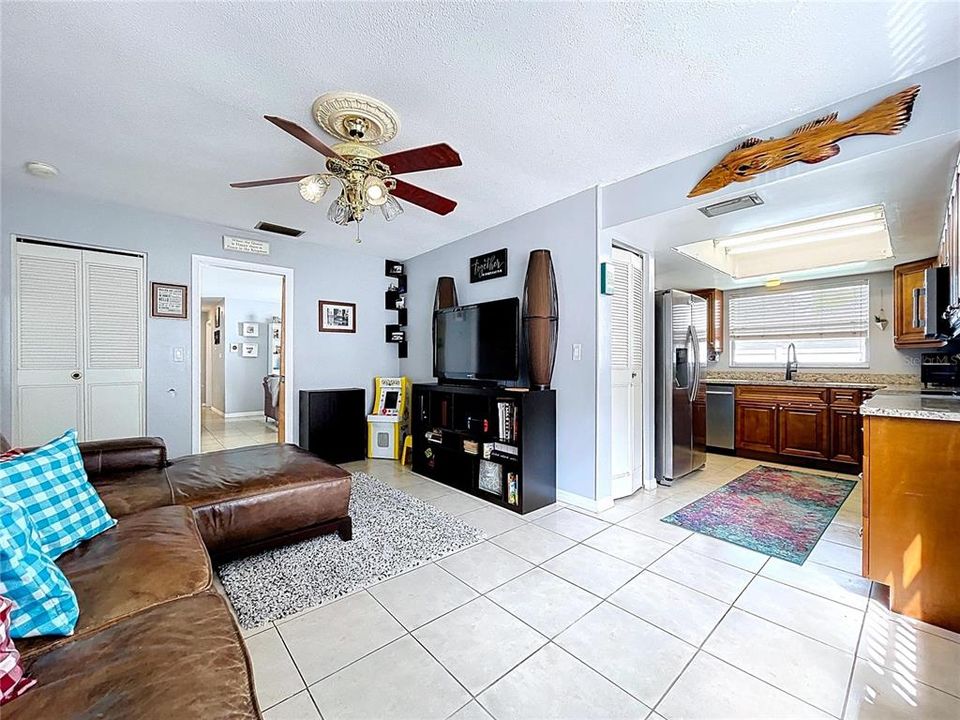 For Sale: $400,000 (3 beds, 2 baths, 1457 Square Feet)
