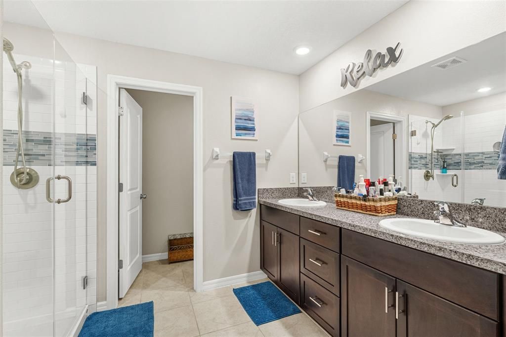 Activo con contrato: $494,900 (6 camas, 3 baños, 3130 Pies cuadrados)