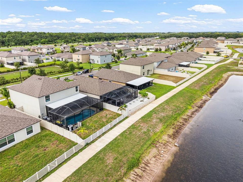 Activo con contrato: $494,900 (6 camas, 3 baños, 3130 Pies cuadrados)