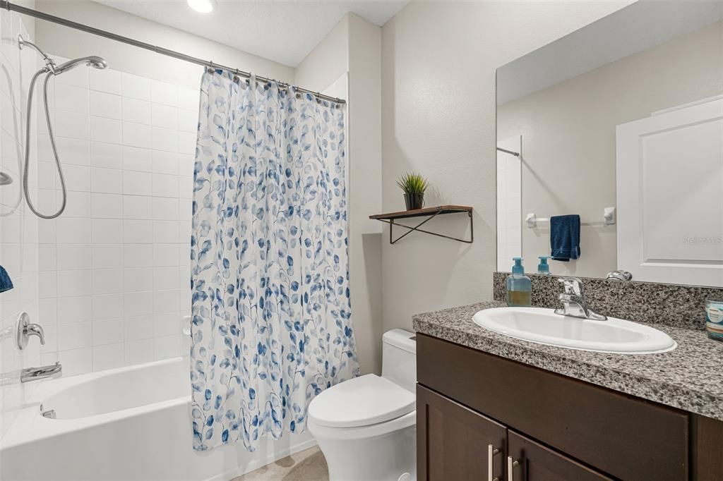 Activo con contrato: $494,900 (6 camas, 3 baños, 3130 Pies cuadrados)