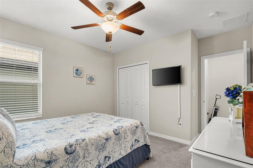 Activo con contrato: $494,900 (6 camas, 3 baños, 3130 Pies cuadrados)