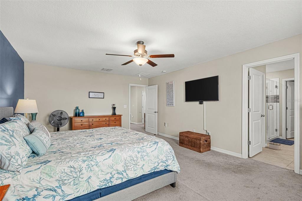Activo con contrato: $494,900 (6 camas, 3 baños, 3130 Pies cuadrados)