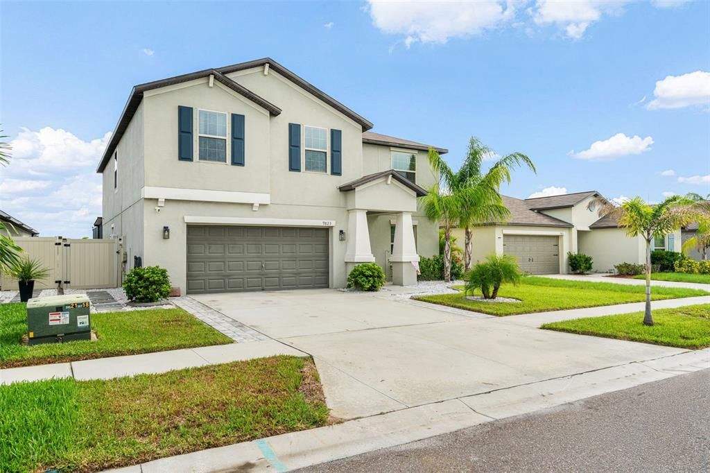 Activo con contrato: $494,900 (6 camas, 3 baños, 3130 Pies cuadrados)