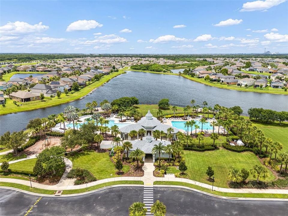 Activo con contrato: $494,900 (6 camas, 3 baños, 3130 Pies cuadrados)