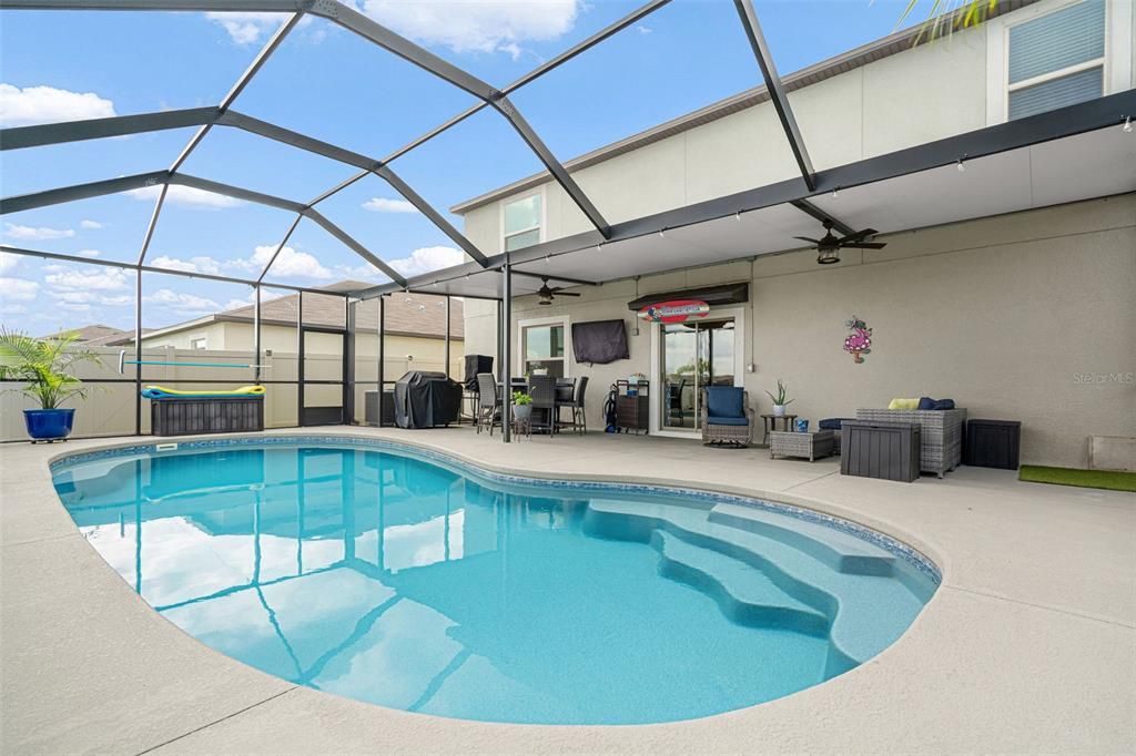 Activo con contrato: $494,900 (6 camas, 3 baños, 3130 Pies cuadrados)