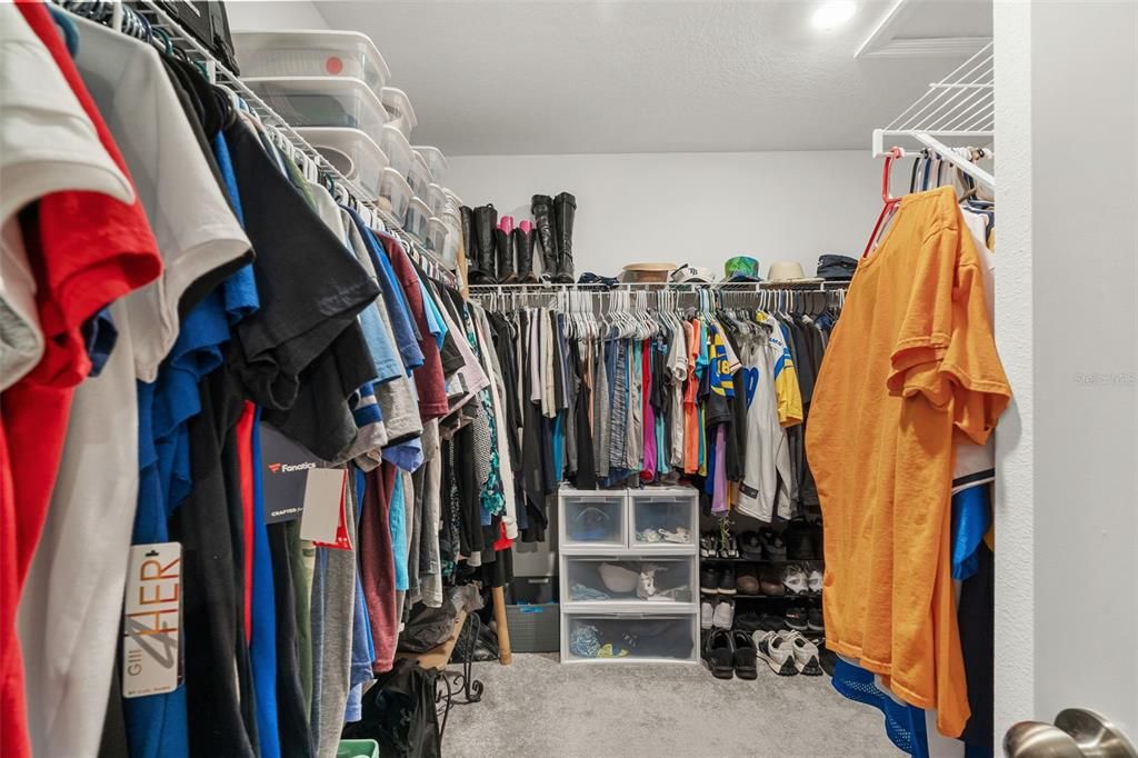 Activo con contrato: $494,900 (6 camas, 3 baños, 3130 Pies cuadrados)
