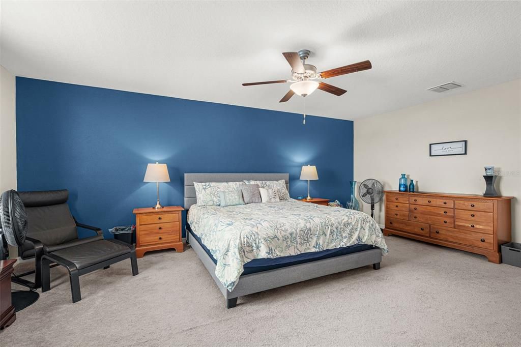 Activo con contrato: $494,900 (6 camas, 3 baños, 3130 Pies cuadrados)