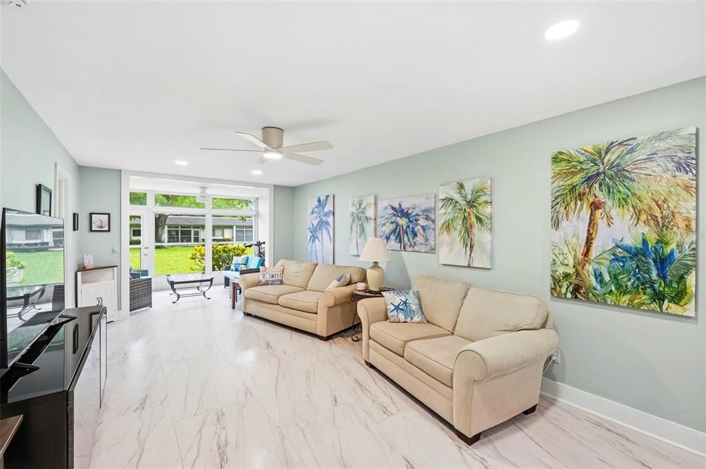 For Sale: $165,000 (2 beds, 2 baths, 865 Square Feet)