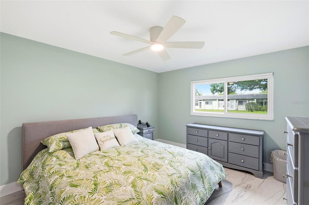 For Sale: $165,000 (2 beds, 2 baths, 865 Square Feet)