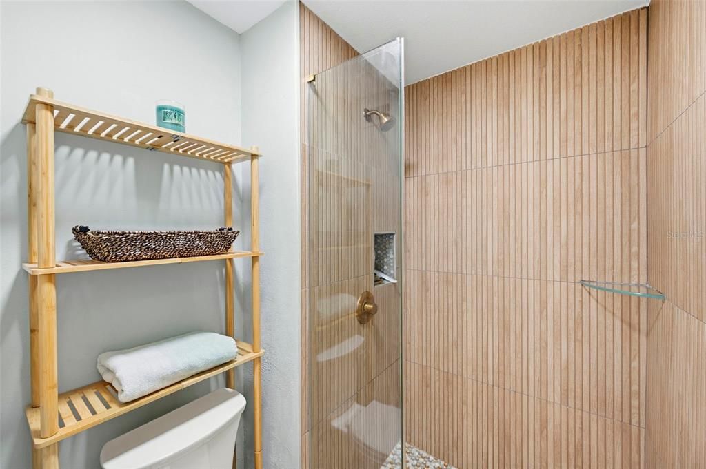 For Sale: $165,000 (2 beds, 2 baths, 865 Square Feet)