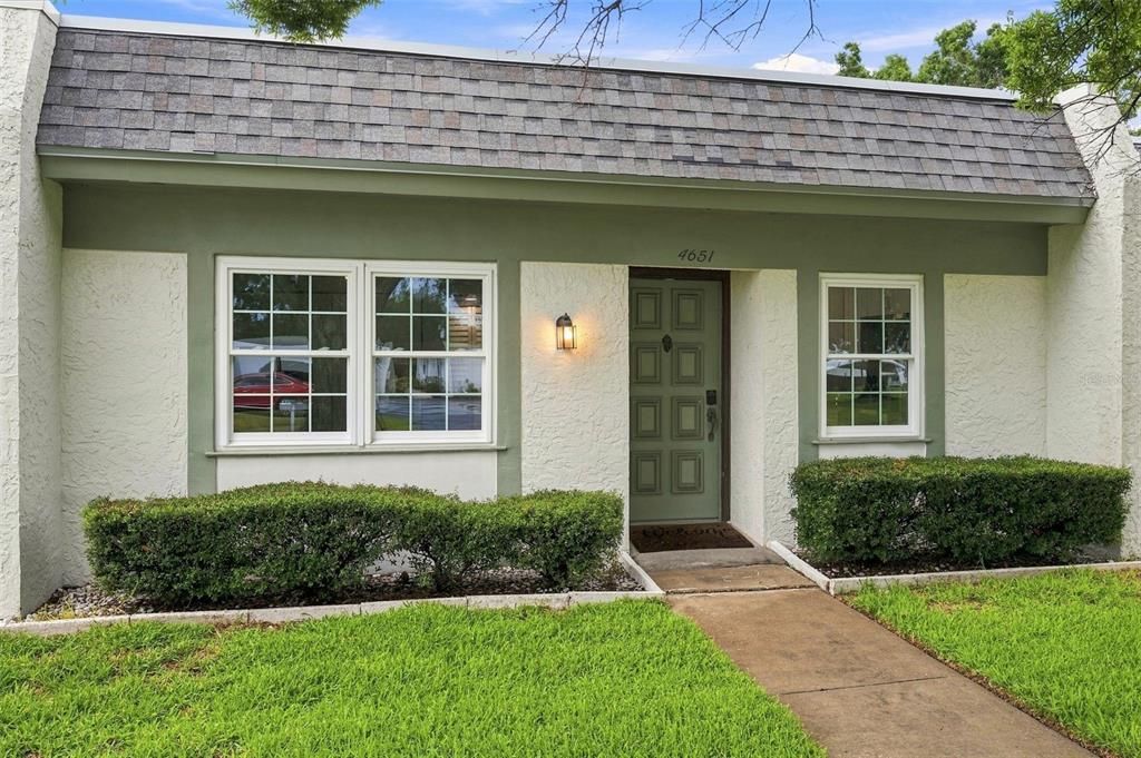 For Sale: $165,000 (2 beds, 2 baths, 865 Square Feet)