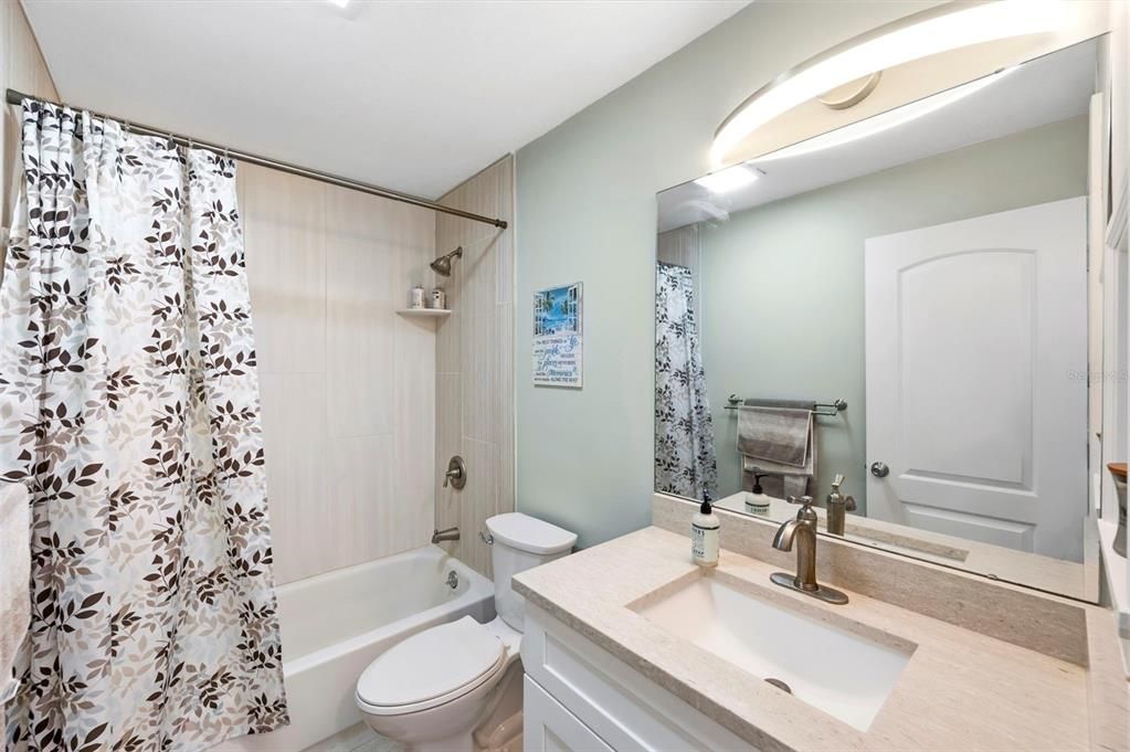For Sale: $165,000 (2 beds, 2 baths, 865 Square Feet)