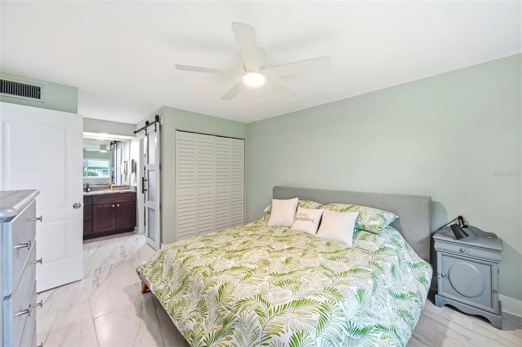 For Sale: $165,000 (2 beds, 2 baths, 865 Square Feet)