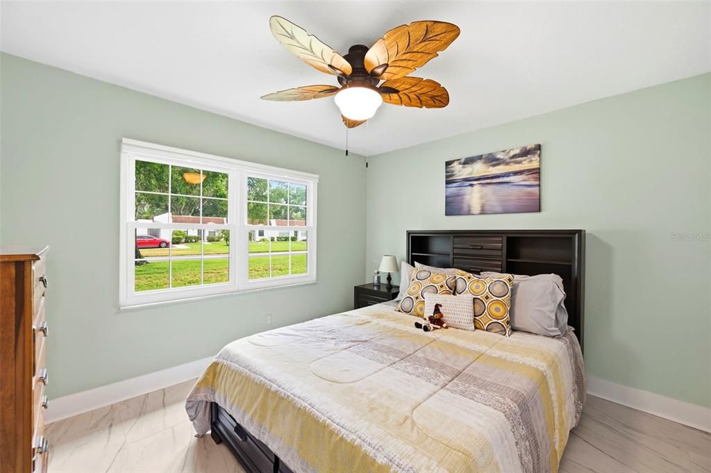For Sale: $165,000 (2 beds, 2 baths, 865 Square Feet)