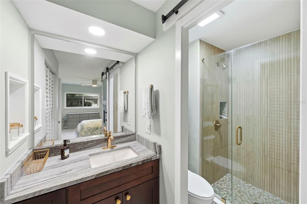 For Sale: $165,000 (2 beds, 2 baths, 865 Square Feet)