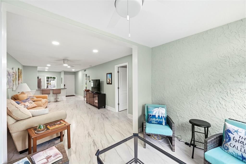 For Sale: $165,000 (2 beds, 2 baths, 865 Square Feet)