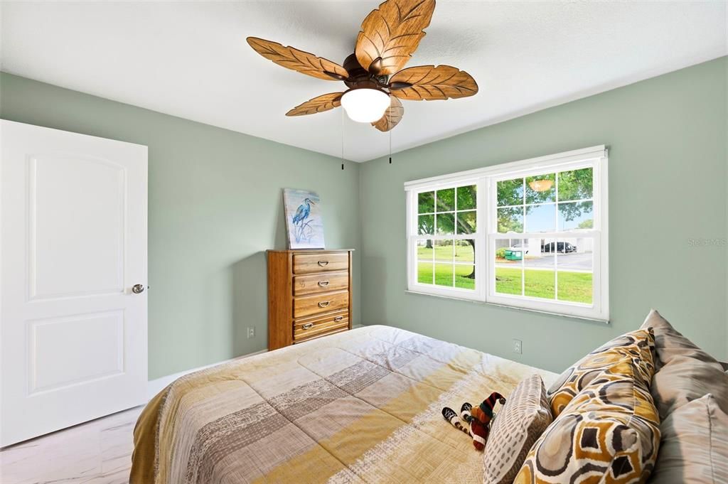 For Sale: $165,000 (2 beds, 2 baths, 865 Square Feet)