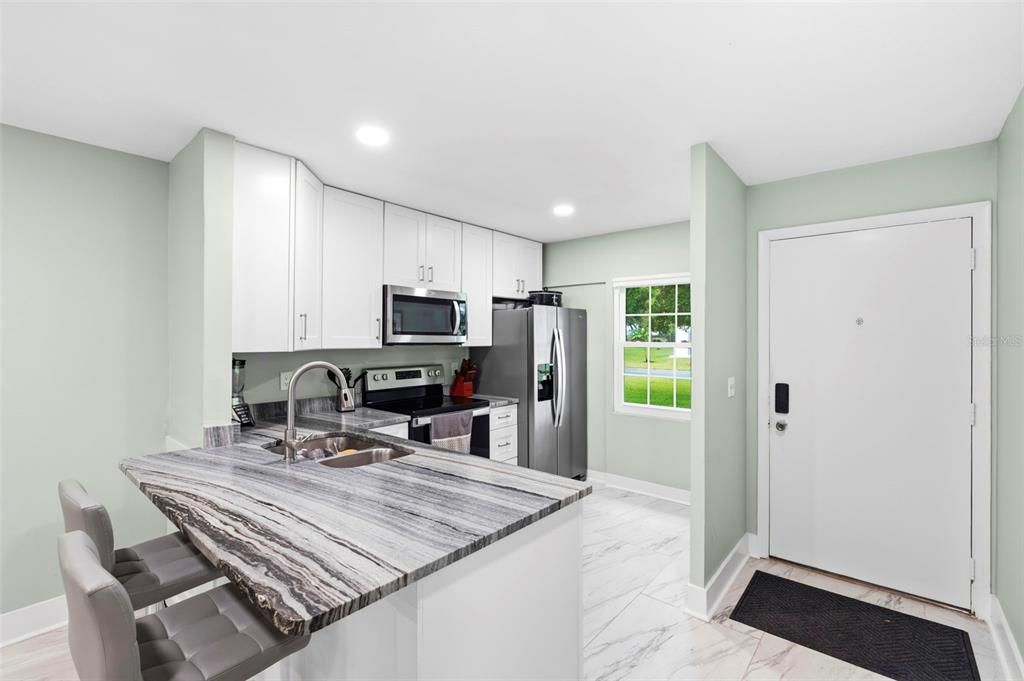 For Sale: $165,000 (2 beds, 2 baths, 865 Square Feet)