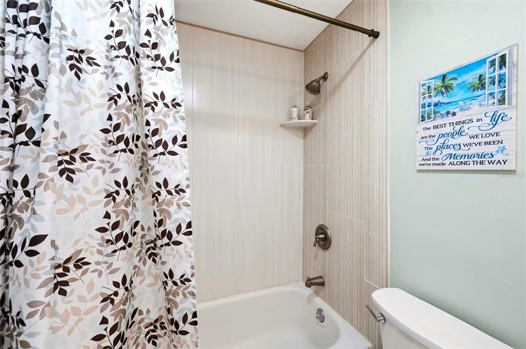 For Sale: $165,000 (2 beds, 2 baths, 865 Square Feet)