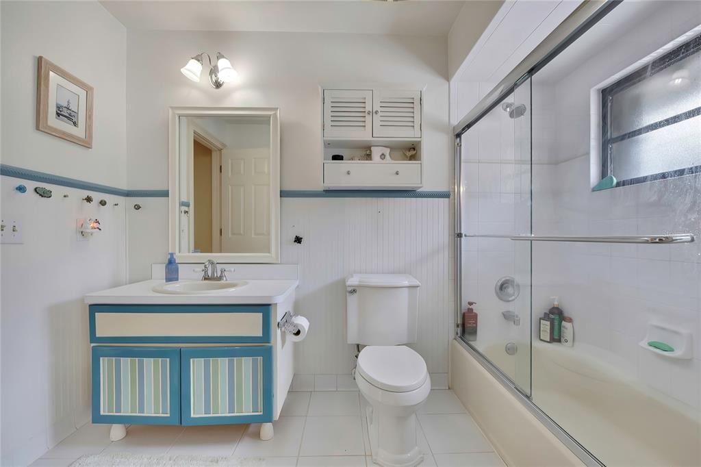 For Sale: $949,000 (5 beds, 5 baths, 5911 Square Feet)