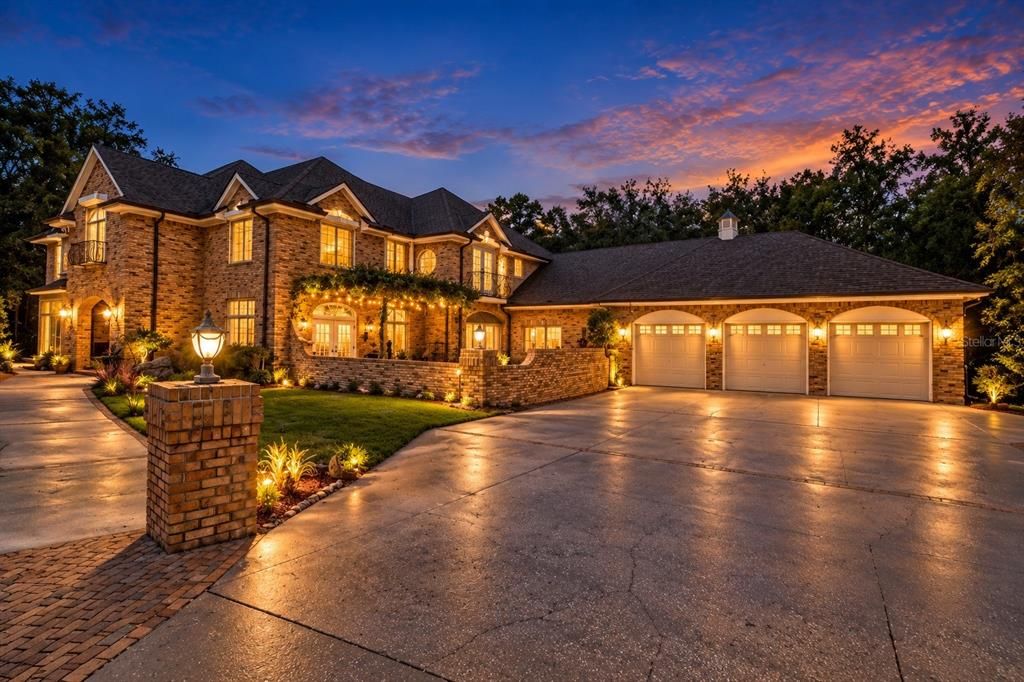 For Sale: $949,000 (5 beds, 5 baths, 5911 Square Feet)