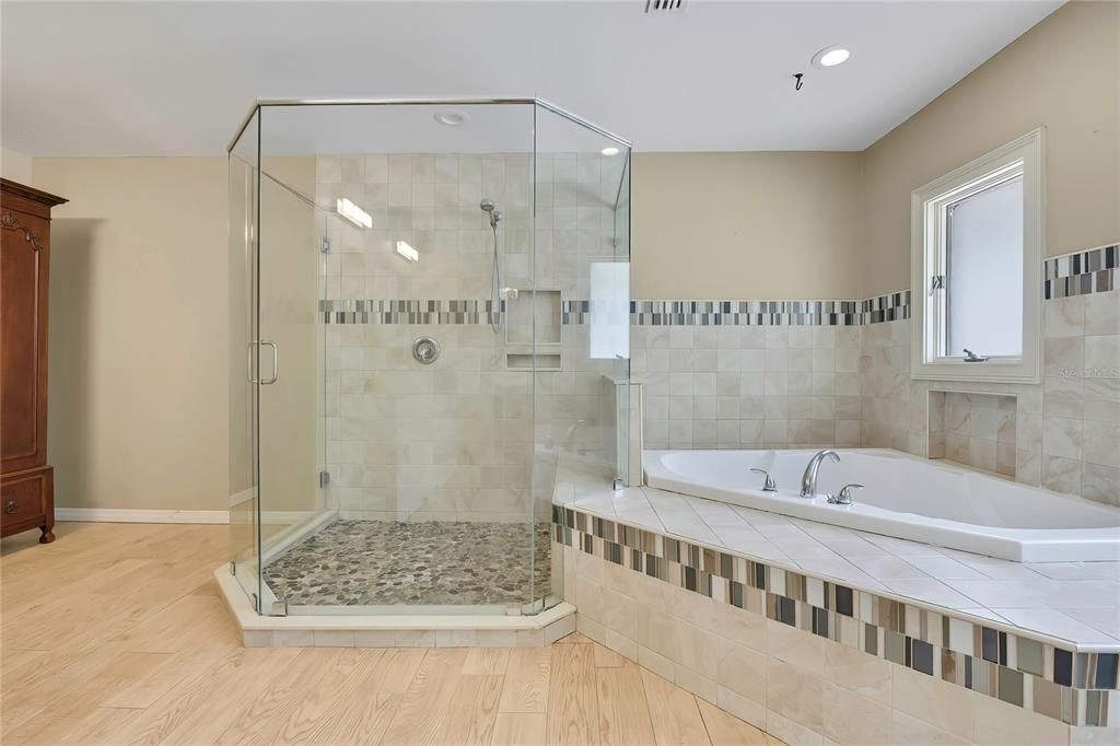For Sale: $949,000 (5 beds, 5 baths, 5911 Square Feet)