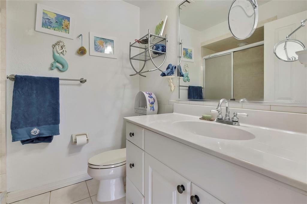 For Sale: $949,000 (5 beds, 5 baths, 5911 Square Feet)
