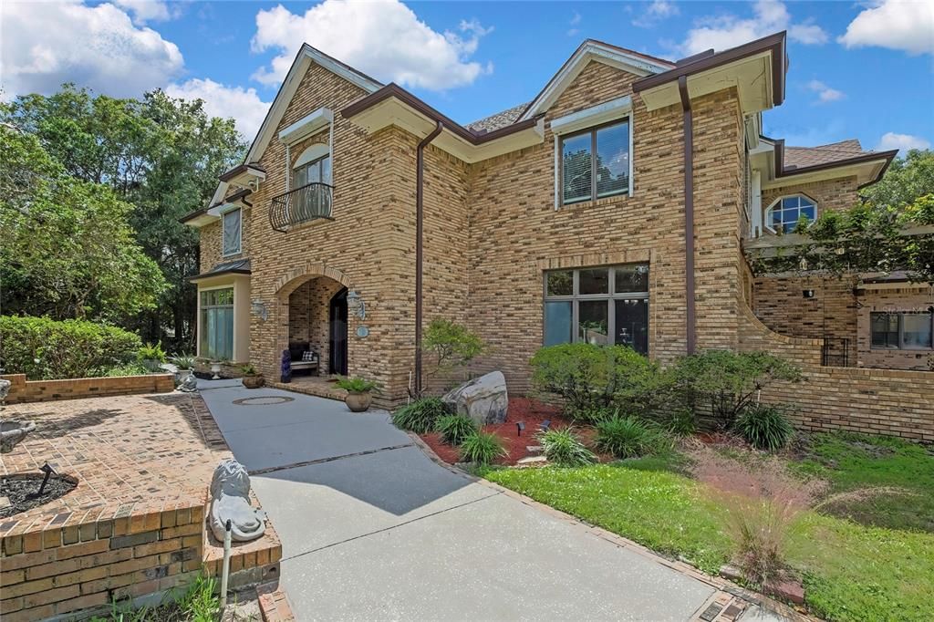 For Sale: $949,000 (5 beds, 5 baths, 5911 Square Feet)