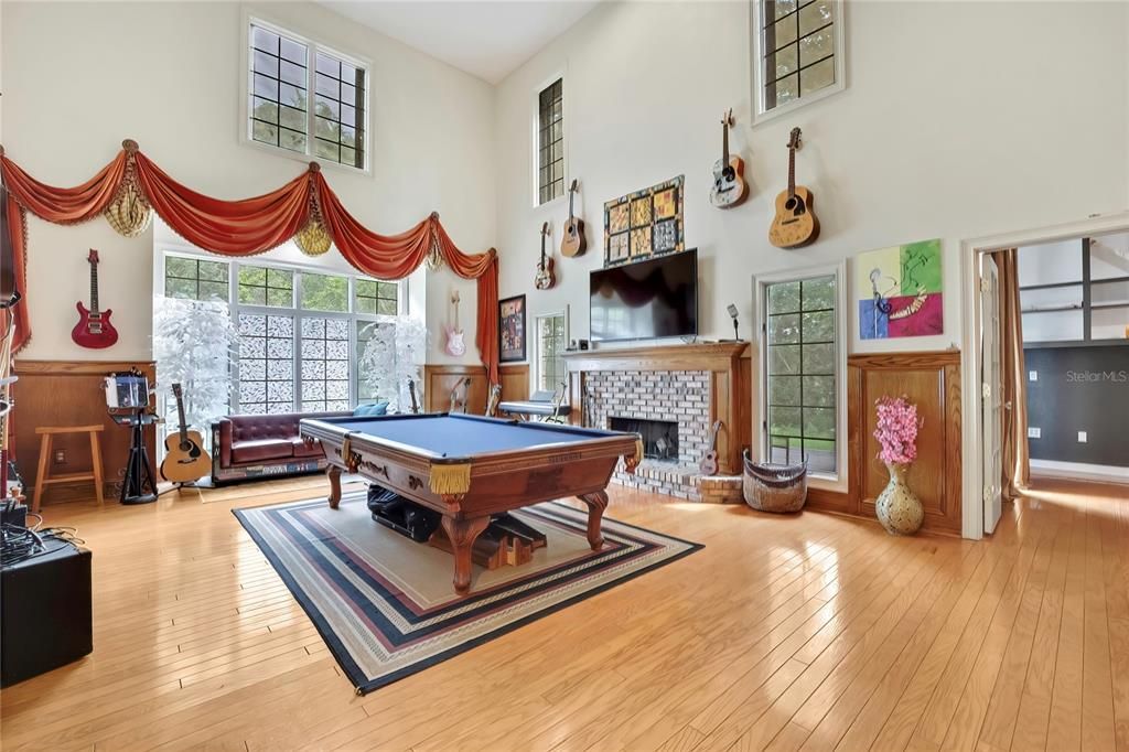For Sale: $949,000 (5 beds, 5 baths, 5911 Square Feet)