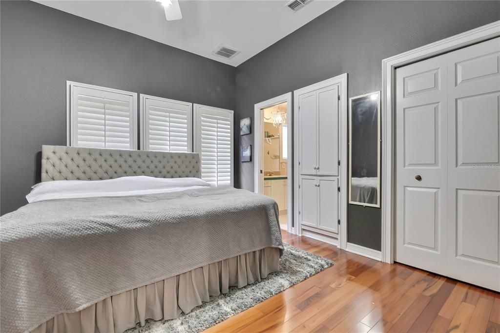 For Sale: $949,000 (5 beds, 5 baths, 5911 Square Feet)