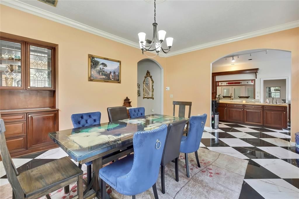 For Sale: $949,000 (5 beds, 5 baths, 5911 Square Feet)
