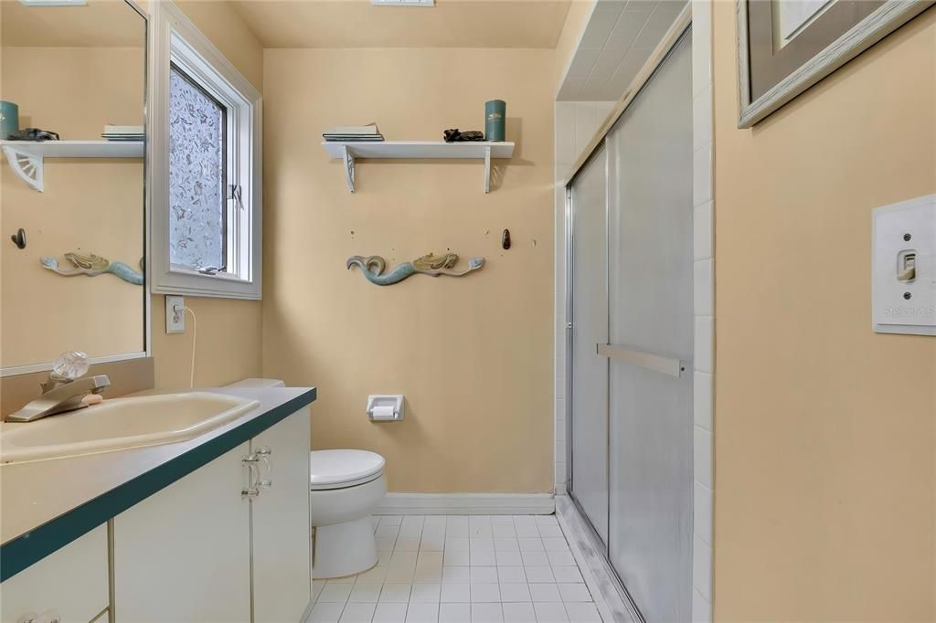 For Sale: $949,000 (5 beds, 5 baths, 5911 Square Feet)