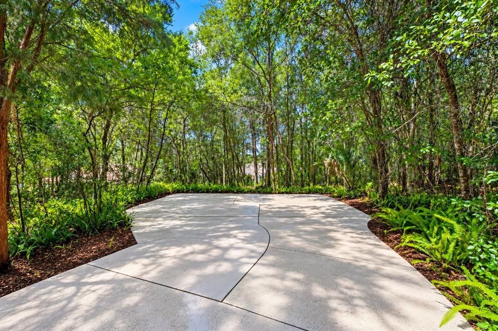 For Sale: $949,000 (5 beds, 5 baths, 5911 Square Feet)