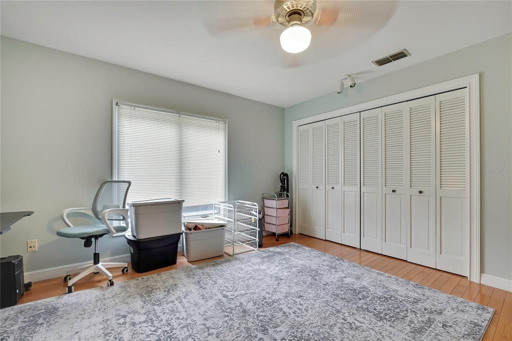 For Sale: $949,000 (5 beds, 5 baths, 5911 Square Feet)