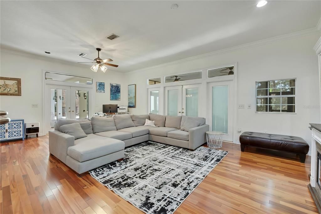 For Sale: $949,000 (5 beds, 5 baths, 5911 Square Feet)