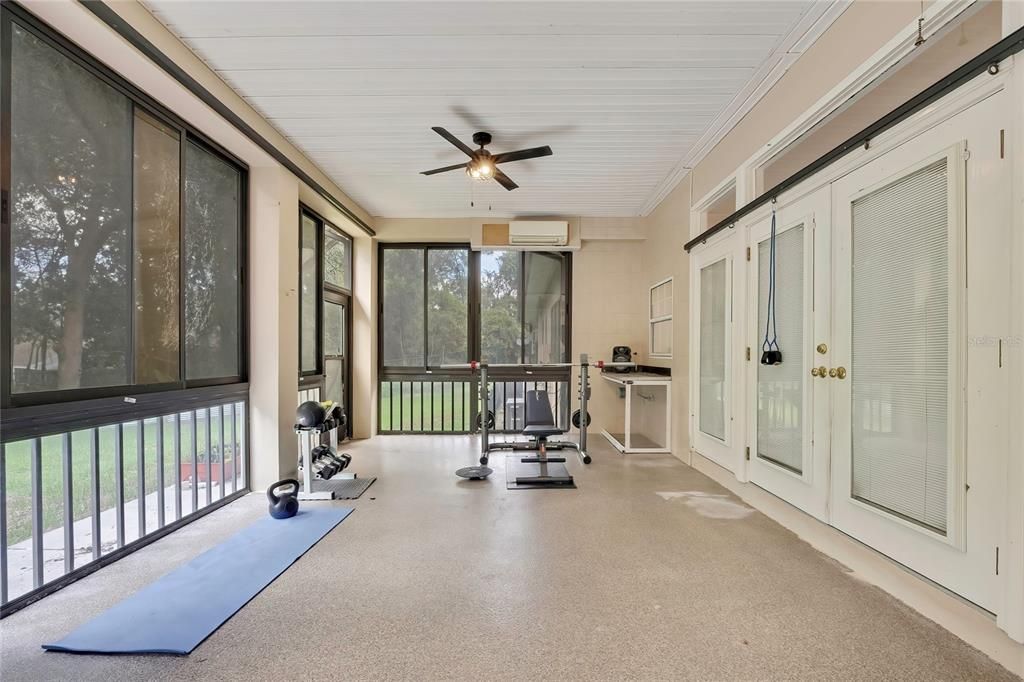 For Sale: $949,000 (5 beds, 5 baths, 5911 Square Feet)