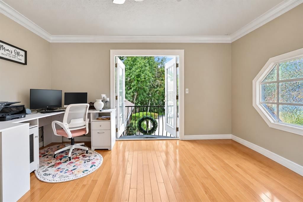 For Sale: $949,000 (5 beds, 5 baths, 5911 Square Feet)