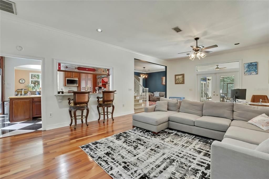For Sale: $949,000 (5 beds, 5 baths, 5911 Square Feet)